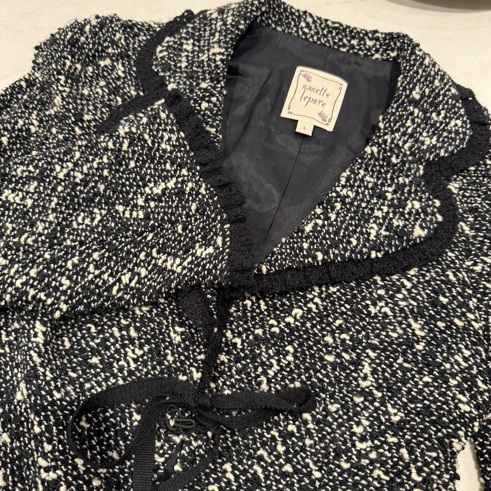 Vtg Nanette Lepore Boucle Knit Black/White Suit Bell Sleeve Fluted Skirt SZ SM